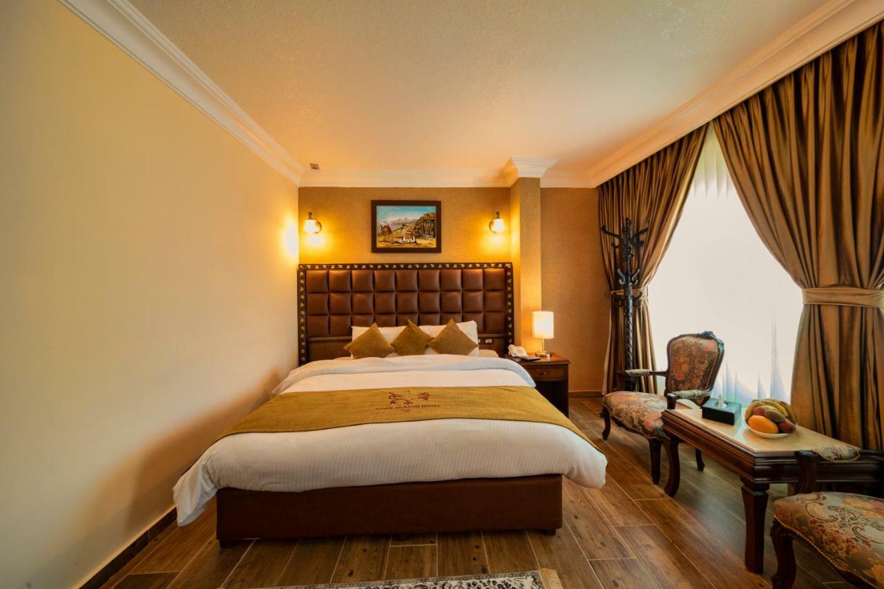 Town Season Hotel 3*