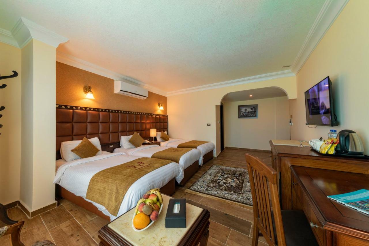 Town Season Hotel